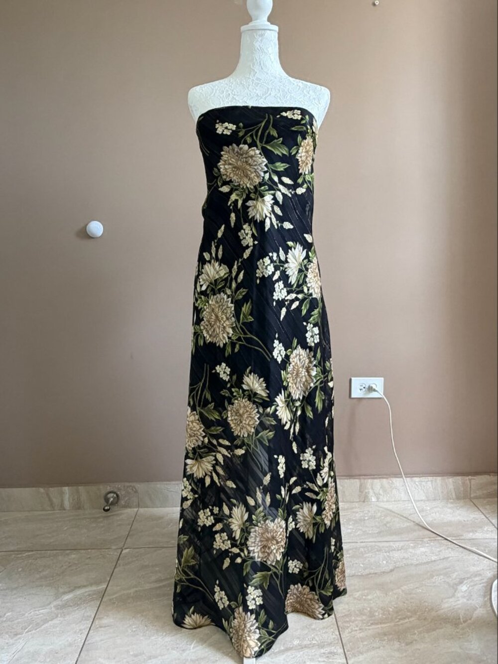 BCBGMAXAZRIA Size L Garden Floral Strapless Maxi Dress